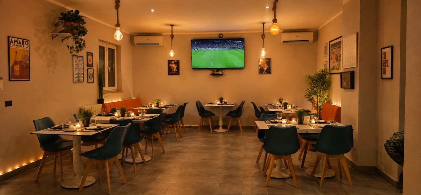 La sala del Padellone di Trezzano sul Naviglio la sera, con i tavoli apparecchiati